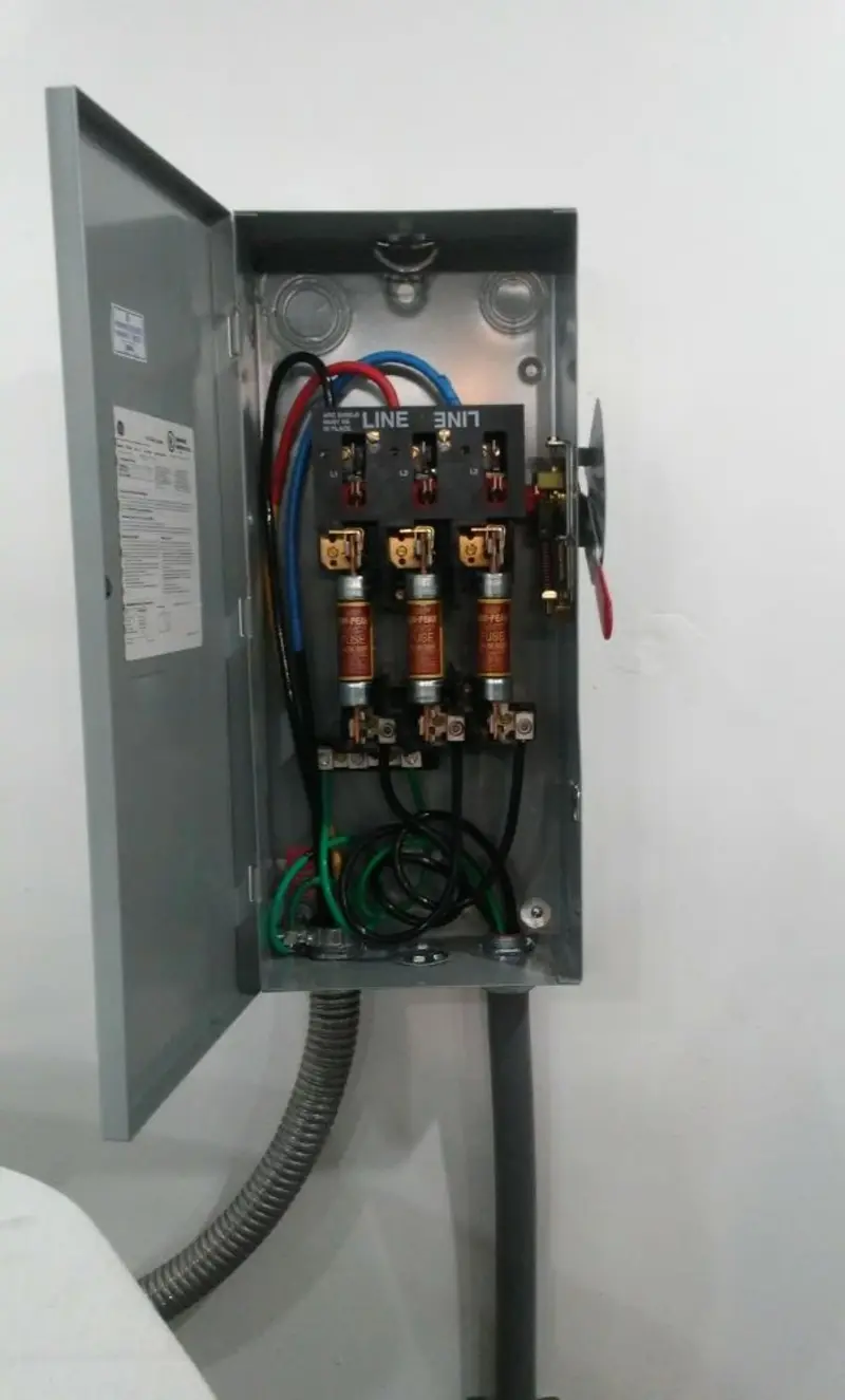 Three-phase disconnect switch installed for Smoke Detector Installation in Leland